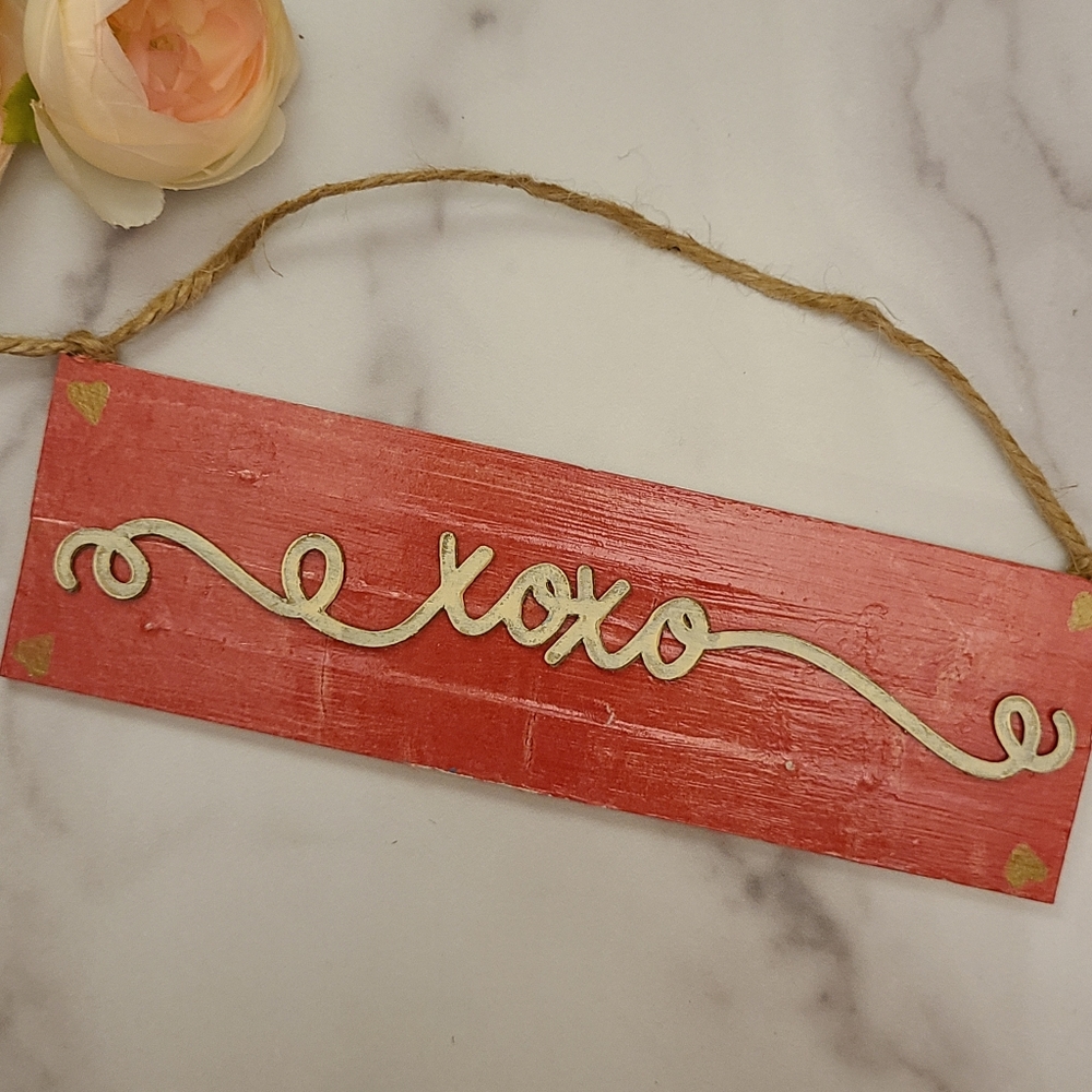 XOXO handcrafted Valentine's Sign
